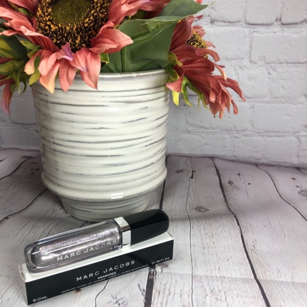 🛍🛍SOLD Marc jacobs enamored lipgloss 370 silver surf - Picture 1 of 3